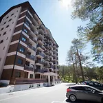 Apartment Center Valley In Vila Pekovic Green